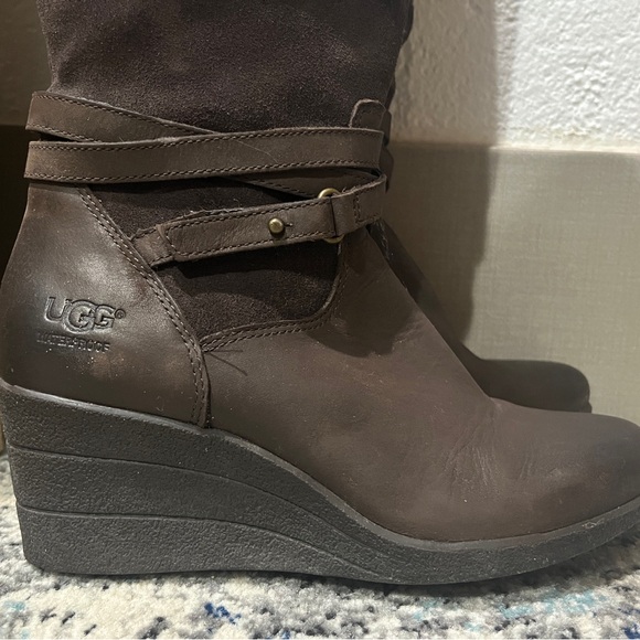 Ugg Waterproof Wedge: Lesley Boots Women's 7 - Picture 4 of 6